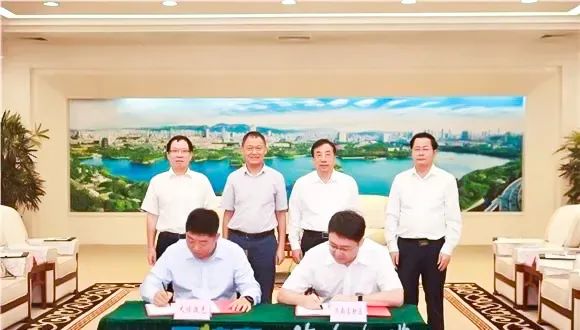 大族超能濟南制造基地首臺激光設備下線交付1.jpg